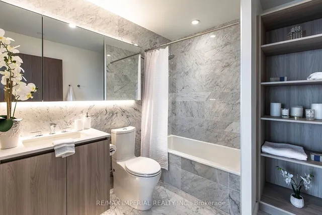 Additional image 12 of 19 Bathurst St Unit 611