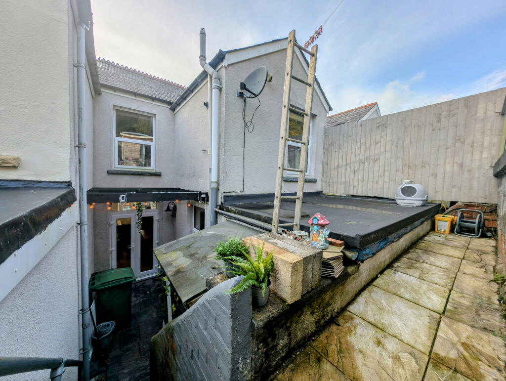 Additional image 23 of The Triangle, Caegarw