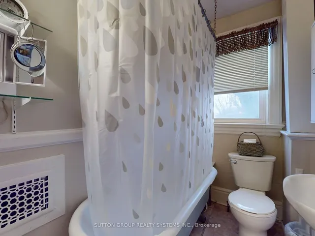 Additional image 7 of 2394 St Clair Ave