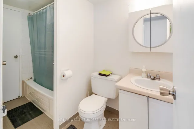 Additional image 10 of 633 Bay St Unit 219