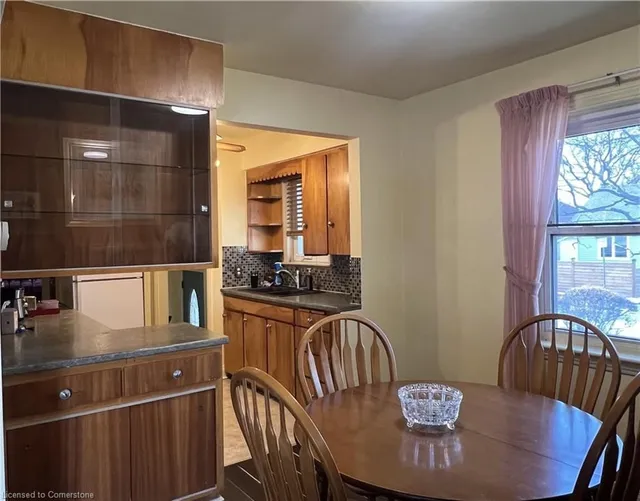 Additional image 9 of 258 Brucedale Ave