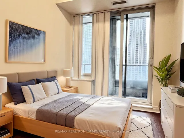 Additional image 16 of 35 Balmuto St Unit 1602