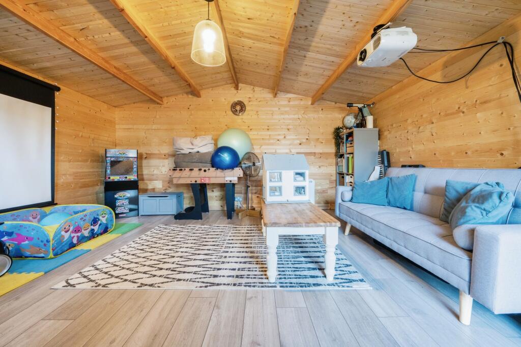 Additional image 3 of Park Field, St. Albans, AL3