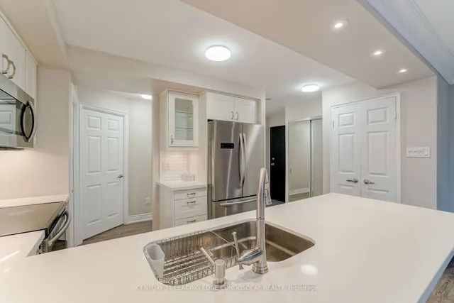 Additional image 8 of 33 University Ave Unit 1905