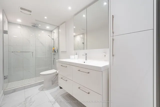 Additional image 34 of 33 University Ave Unit 2106