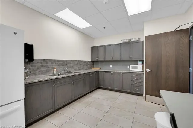 Additional image 43 of 3290 New St Unit 214