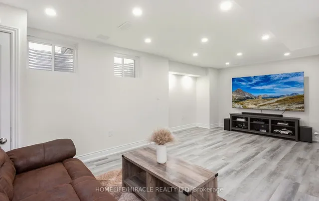 Additional image 33 of 1256 Redbud Gardens