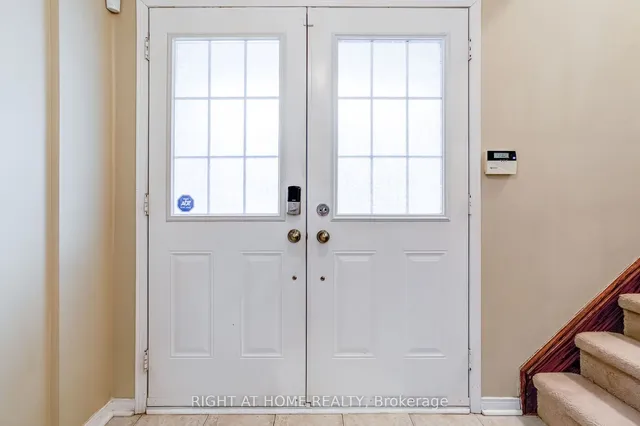 Additional image 3 of 74 Stagecoach Circ