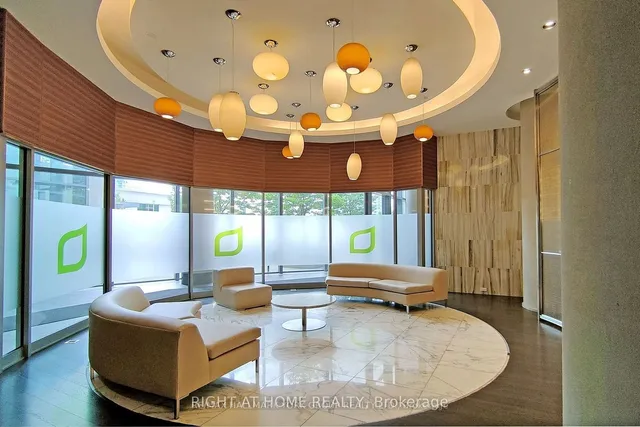 Additional image 27 of 135 Village Green Sq Unit 621