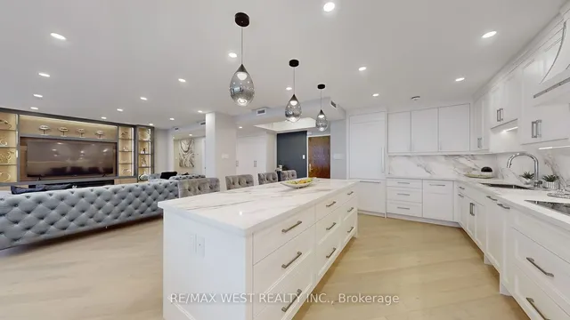 Additional image 14 of 900 Yonge St Unit 1403