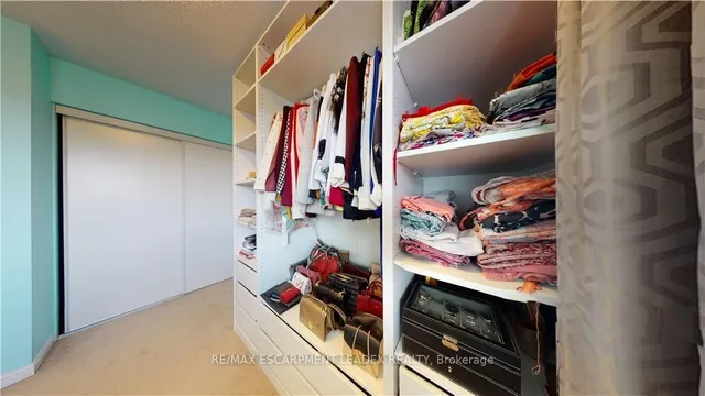 Additional image 29 of 23 EMICK Dr