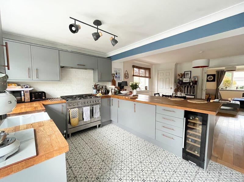 Additional image 2 of 82 Millfield Drive, Cowbridge, The Vale of Glamorgan CF71 7BR