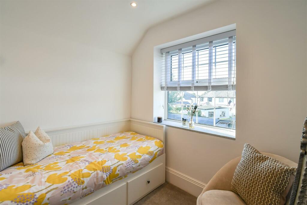 Additional image 14 of Bron Awelon, Barry