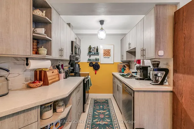 Additional image 32 of 626 Huron St