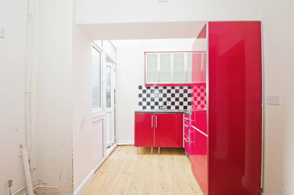 Additional image 12 of The Parade, Ferndale