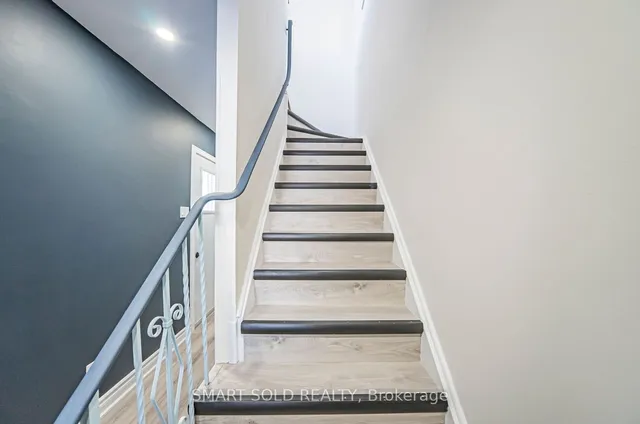 Additional image 24 of 198 Silver Aspen Cres