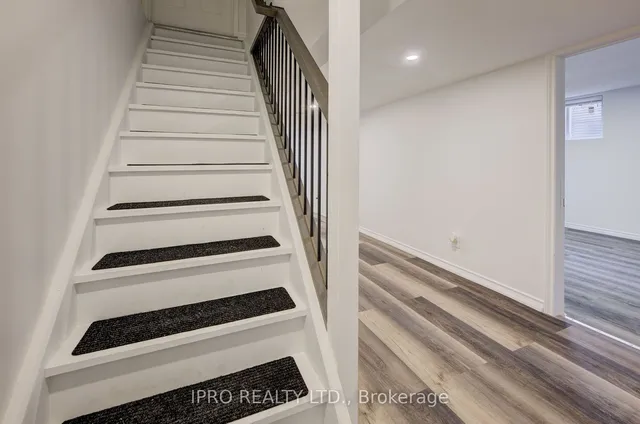 Additional image 23 of 18 Martinglen Cres