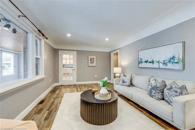 Additional image 10 of 8110 Chippewa Rd