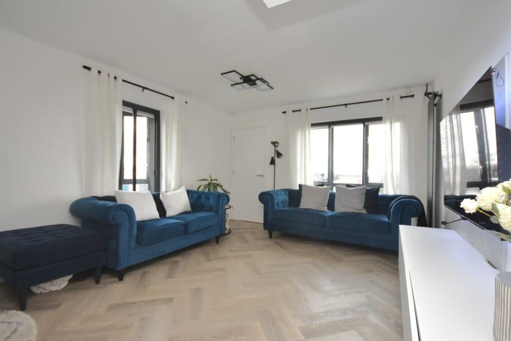 Additional image 5 of 8 Custom House Place, Penarth, CF64 1TP