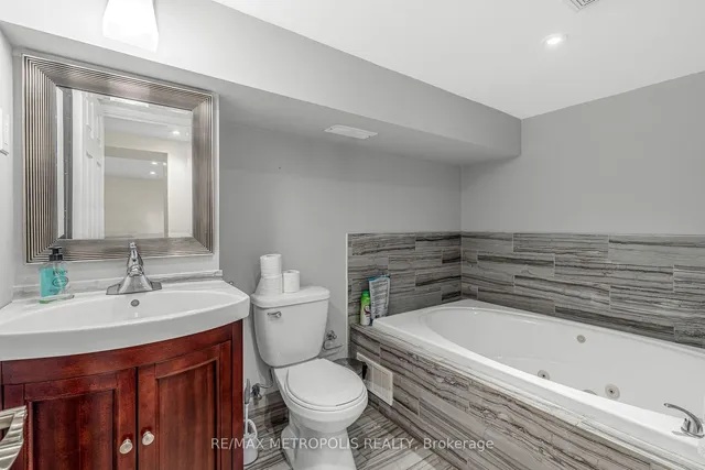 Additional image 34 of 26 Algonquin Ave