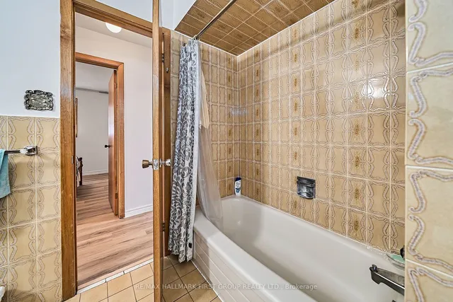 Additional image 23 of 10 Romanway Cres