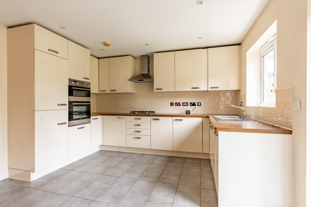 Additional image 12 of Avian Avenue, Curo Park, Frogmore, St. Albans, AL2