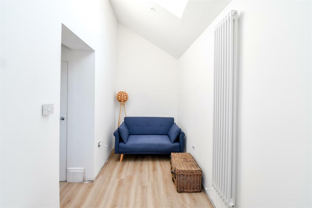 Additional image 8 of Bron Awelon, Barry