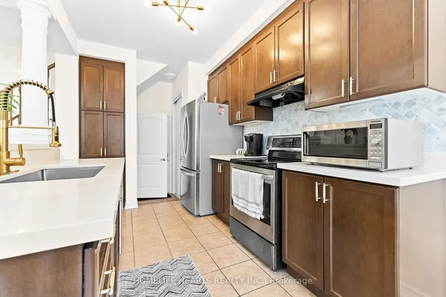 Additional image 16 of 915 Penson Cres