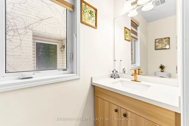 Additional image 22 of 915 Penson Cres