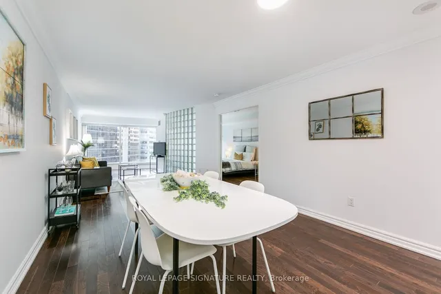 33 University Ave Unit 605