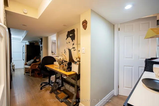 Additional image 32 of 47 Foxrun Ave