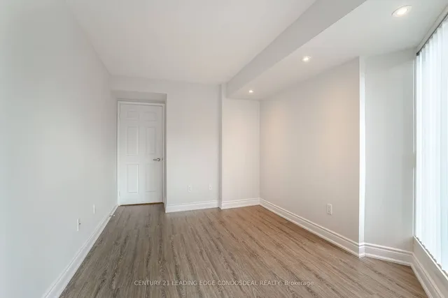 Additional image 29 of 33 University Ave Unit 1905