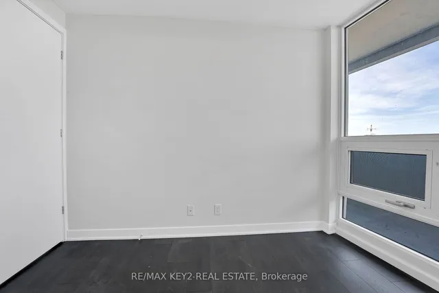 Additional image 23 of 2221 Yonge St Unit 3402