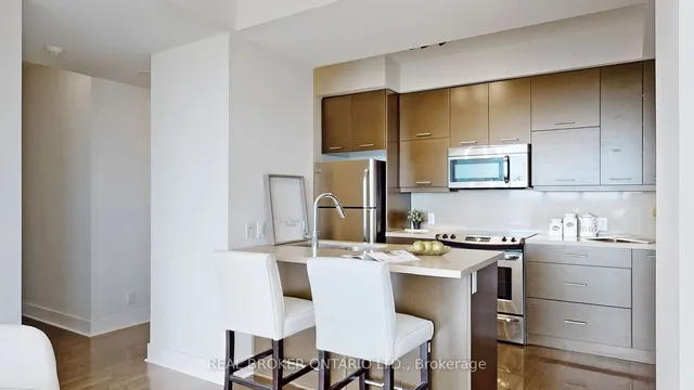 Additional image 11 of 26 Norton Ave Unit 1803