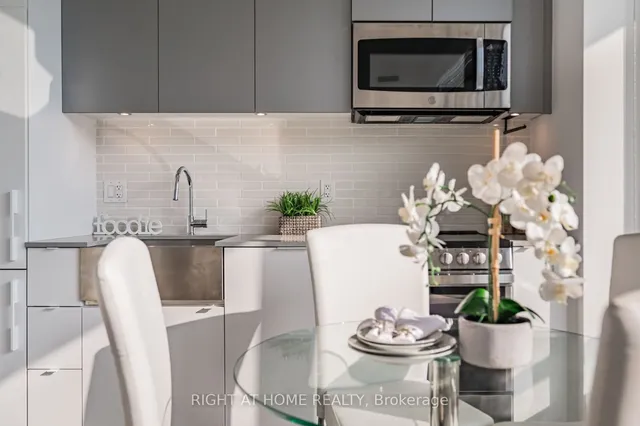 Additional image 12 of 270 Dufferin St Unit 506