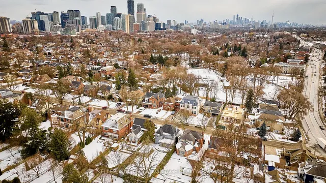 Primary image of 210 Glencairn Ave