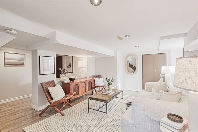 Additional image 29 of 158 Roslin Ave