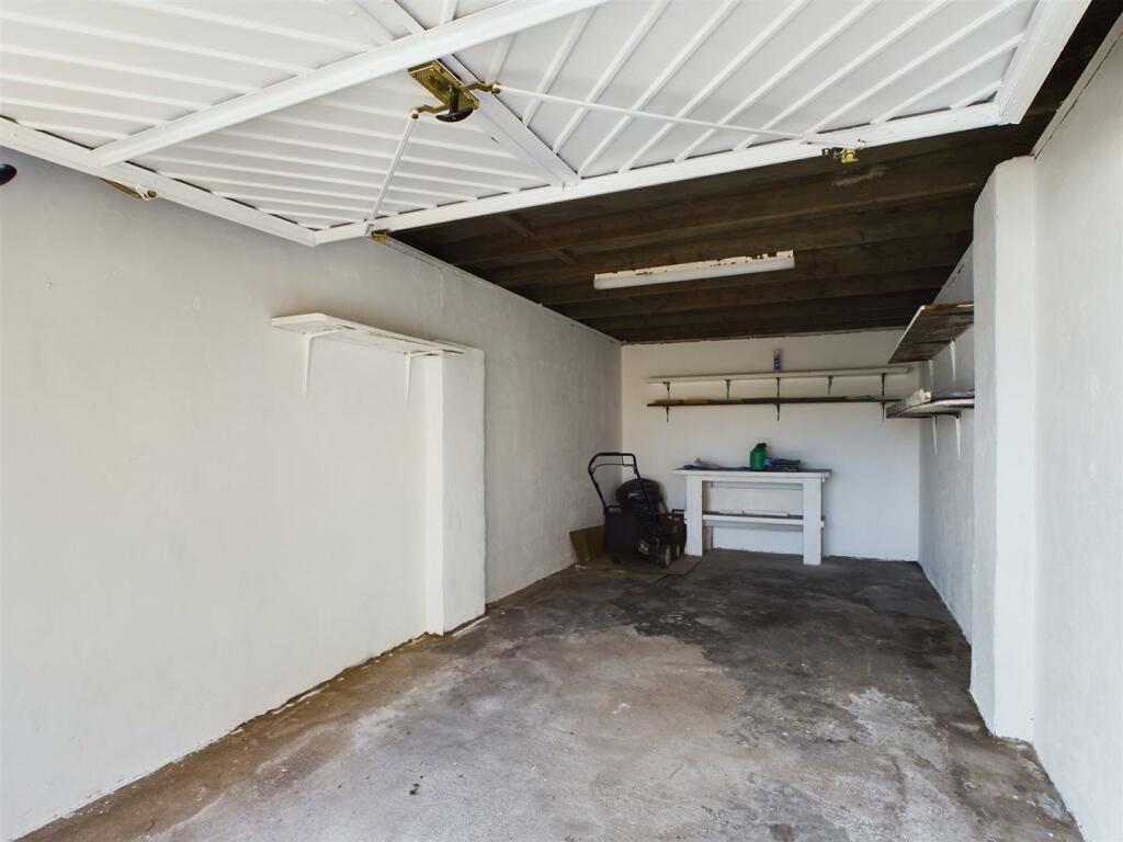 Additional image 24 of De Breos Drive, Porthcawl