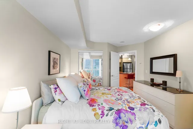 Additional image 16 of 18 Yonge St Unit 2315