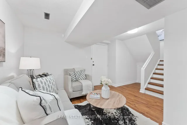 Additional image 37 of 75 Upper Canada Dr Unit 1