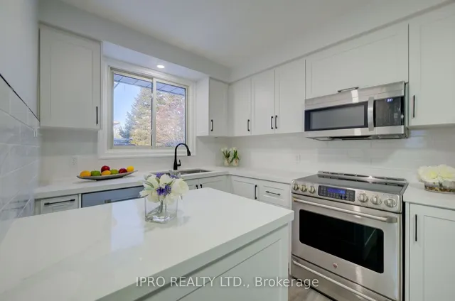 Additional image 15 of 18 Martinglen Cres