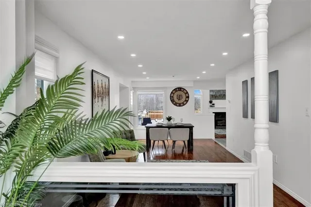 Additional image 4 of 13 Treeview Crt