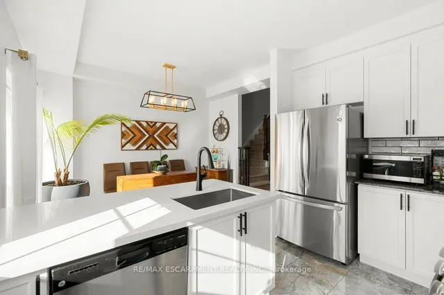 Additional image 21 of 2220 Queensway Dr Unit 13