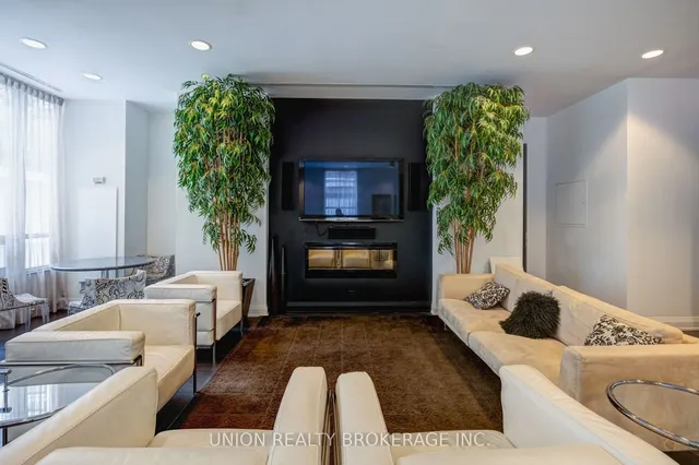 Additional image 18 of 21 Balmuto St Unit 1403