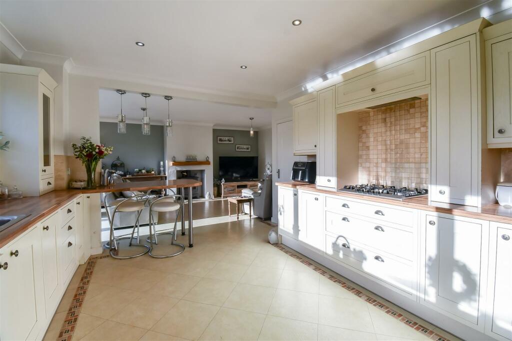 Additional image 40 of Highlight Lane, Barry