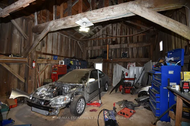 Additional image 34 of 2546 Wilson St