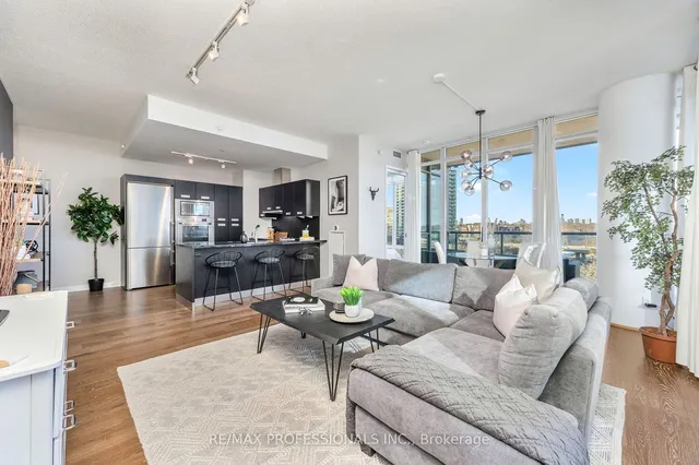 Additional image 19 of 88 Park Lawn Rd Unit 911