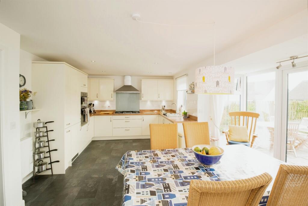 Additional image 3 of Porlock Close, Ogmore-By-Sea, Bridgend