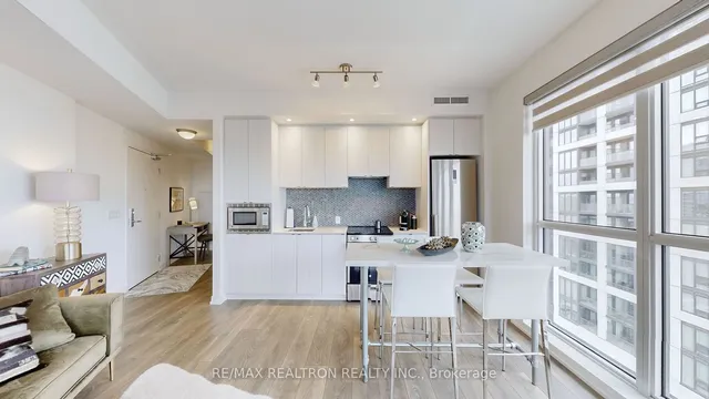 Additional image 33 of 49 East Liberty St Unit 1102