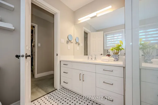 Additional image 14 of 705 Robertson Cres